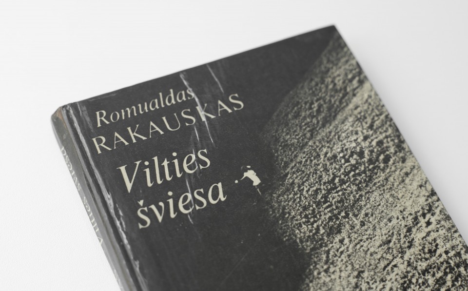 Romualdo Rakausko fotonovelių knyga „Vilties šviesa“ (leidykla „Vaga“, 1983 m.)-min