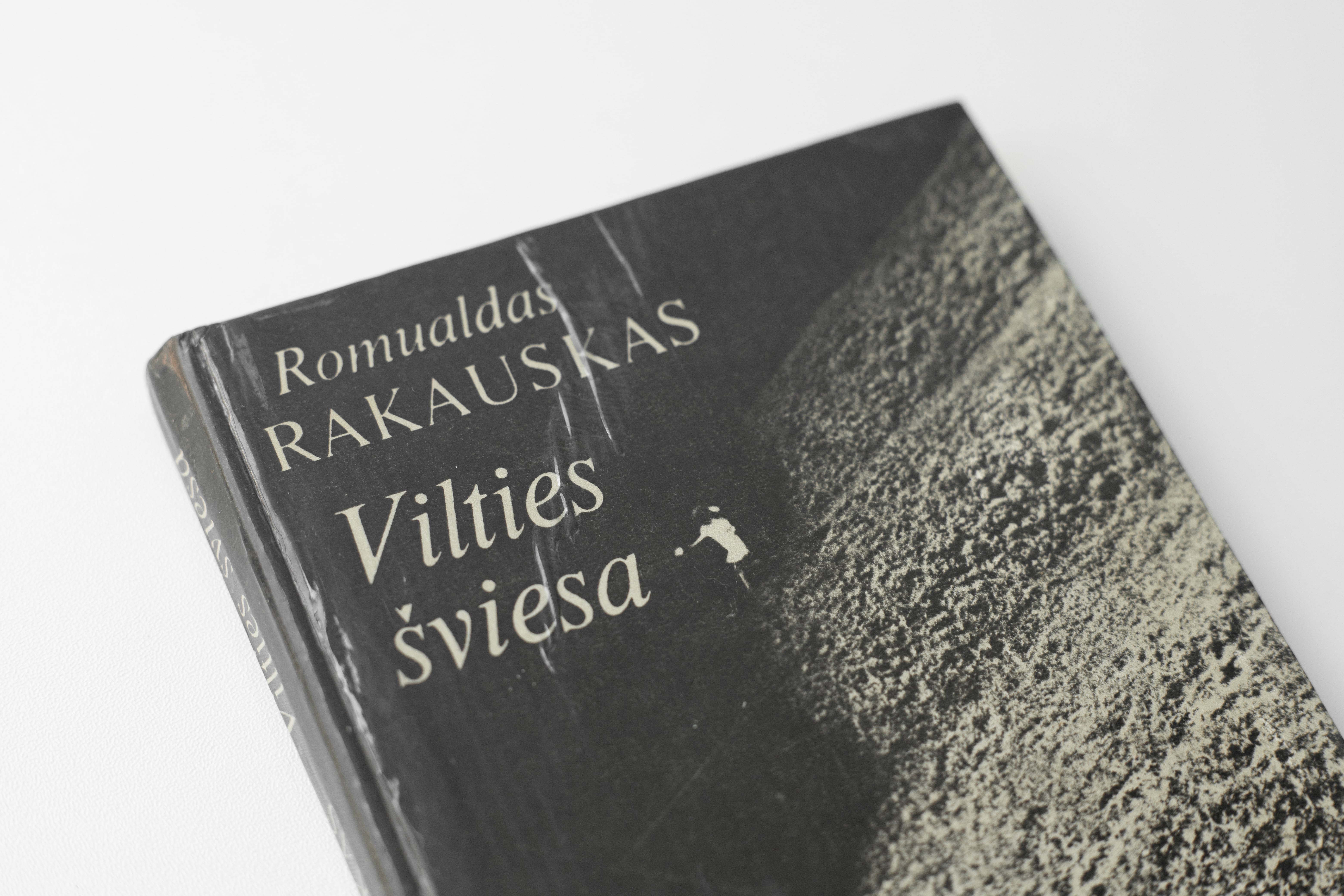 Romualdo Rakausko fotonovelių knyga „Vilties šviesa“ (leidykla „Vaga“, 1983 m.)-min